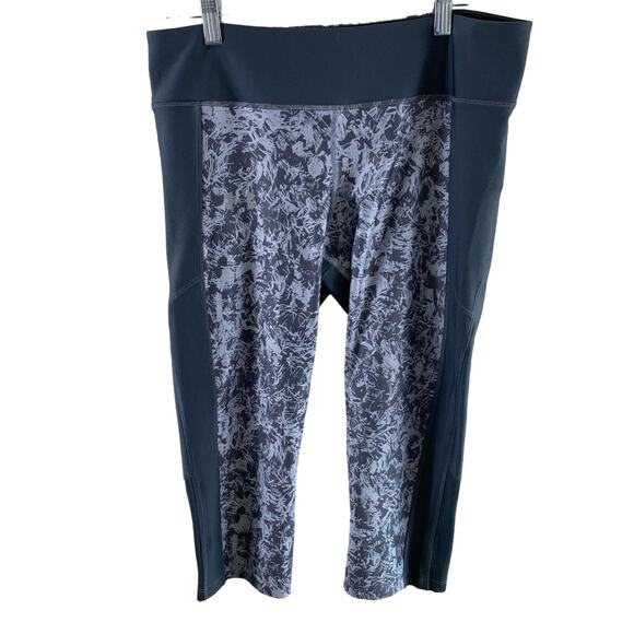 Under Armour Gray White Patterned Heat Gear Capri Compression Leggings Size L - Picture 1 of 6